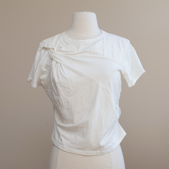 amenah Tops - Chic White Short Sleeve Women's Cropped T-Shirt